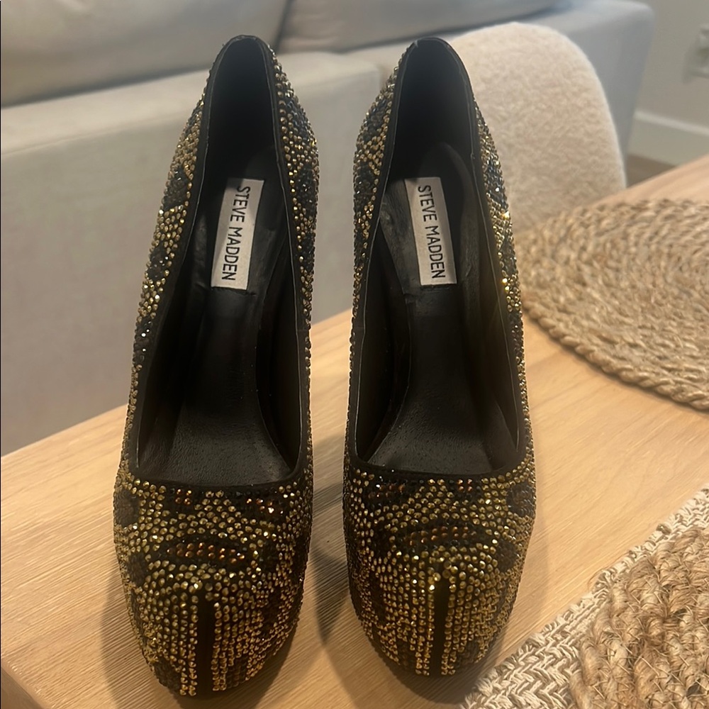 Steve Madden Black and Gold Art Deco Heels